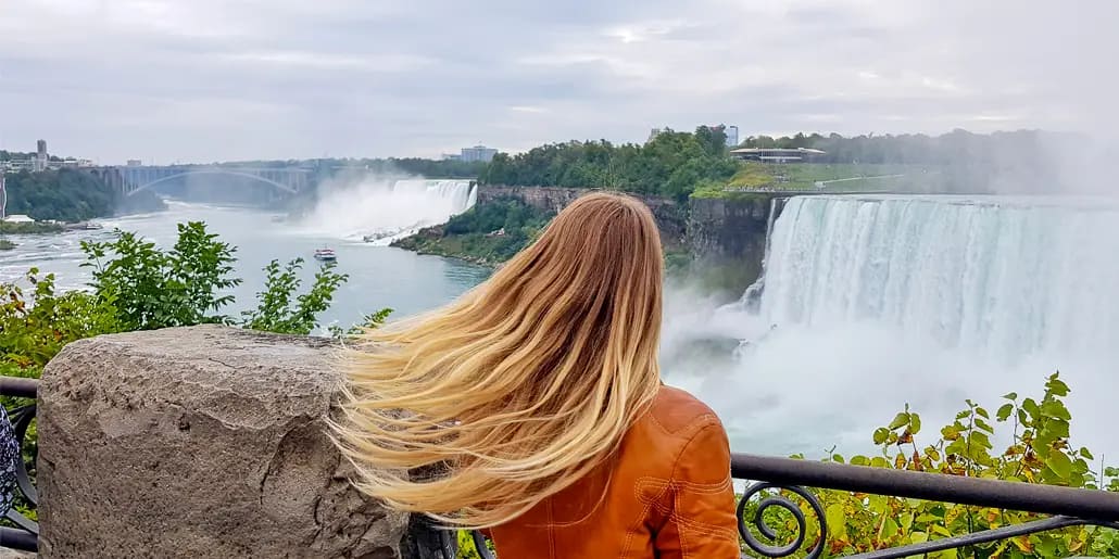 How to Get to Niagara Falls From Toronto by Bus, Train, Uber or Tour 9 Tours to Niagara Falls from Toronto. Bus Tours. Day Tours.