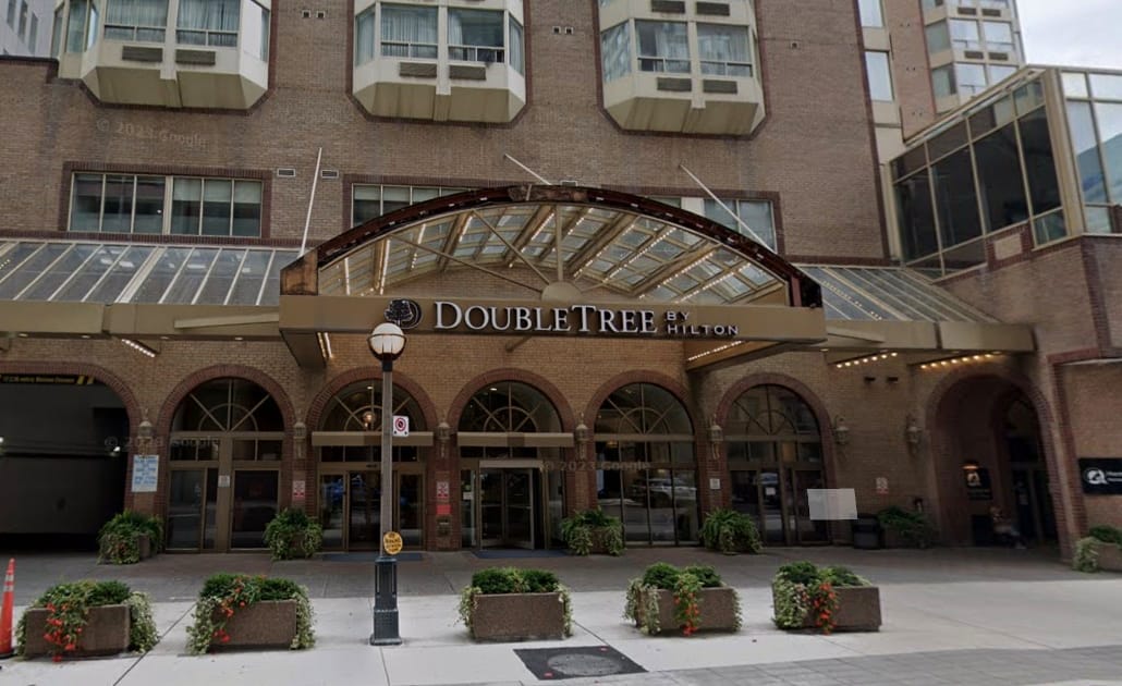 Niagara Falls Tours from Doubletree by Hilton Toronto Downtown