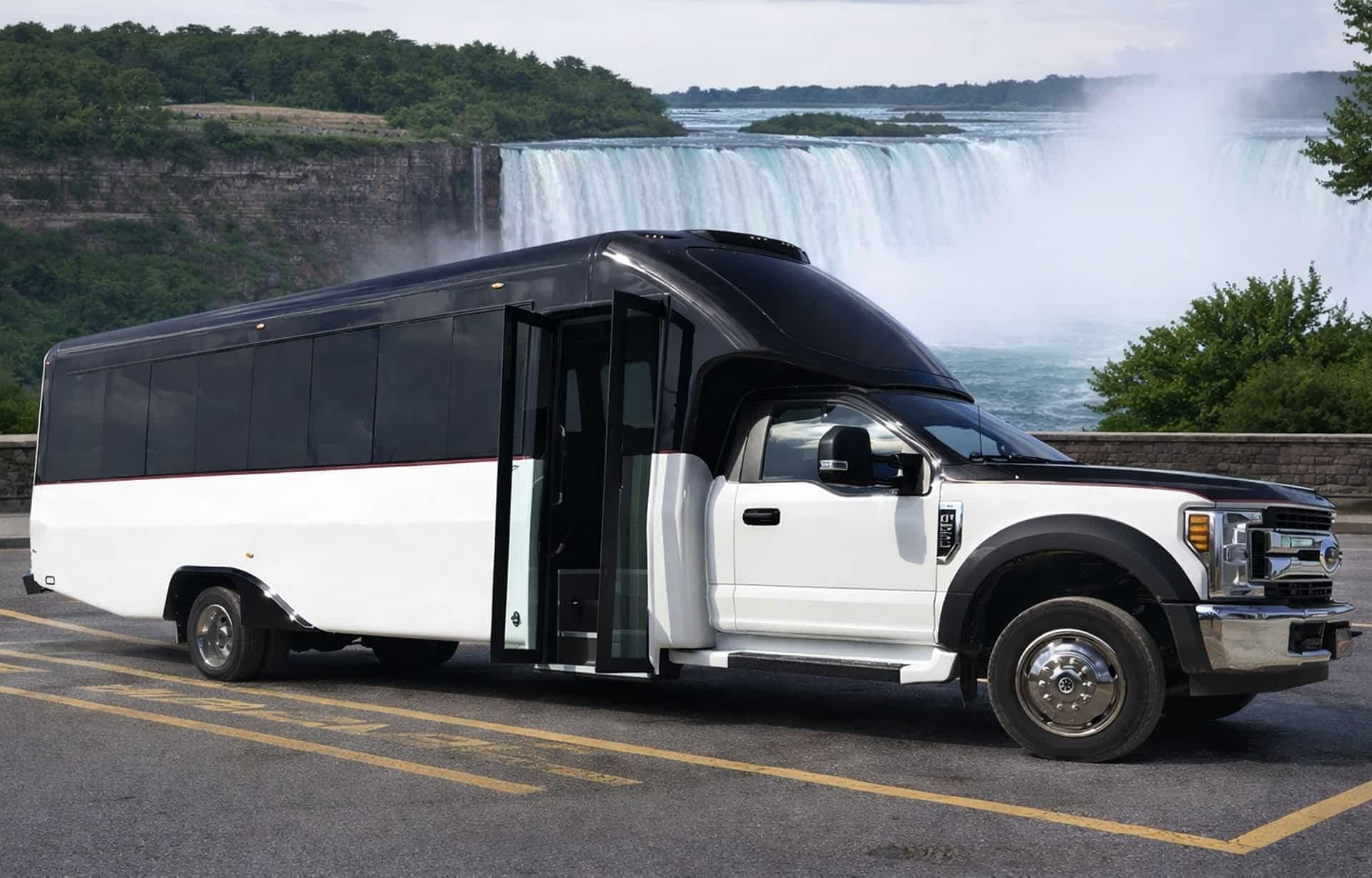 About Us 25 Queen Tour Niagara Falls Tour Bus N10
