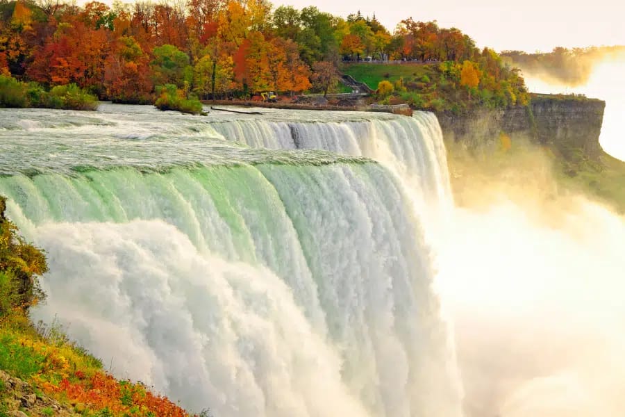 Why Booking Early for Your Niagara Falls Tour is a Must 1 Admire the View of Niagara Falls