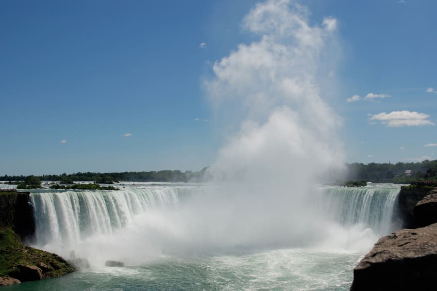 Mistakes to Avoid When Visiting Niagara Falls 4 Underestimating the Power of the Water