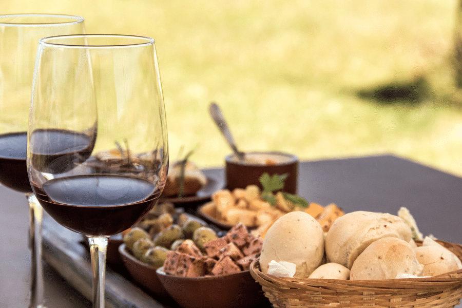 5 Best Niagara Wine Tours to Experience in 2025 2 Winery Tours of Niagara Gourmet Lunch Tour